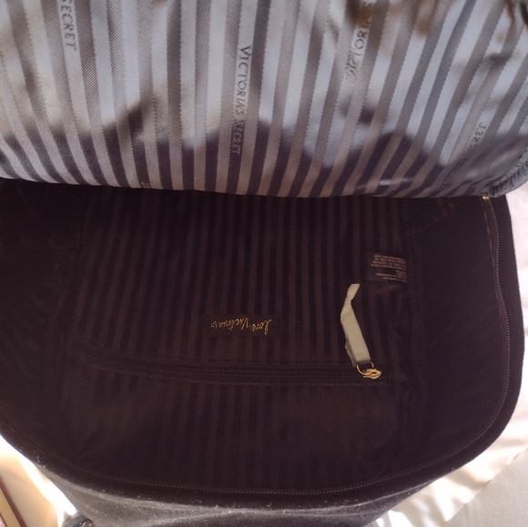 New VICTORIA SECRET VELVET LARGE BACKPACK BLACK. - Picture 2 of 3